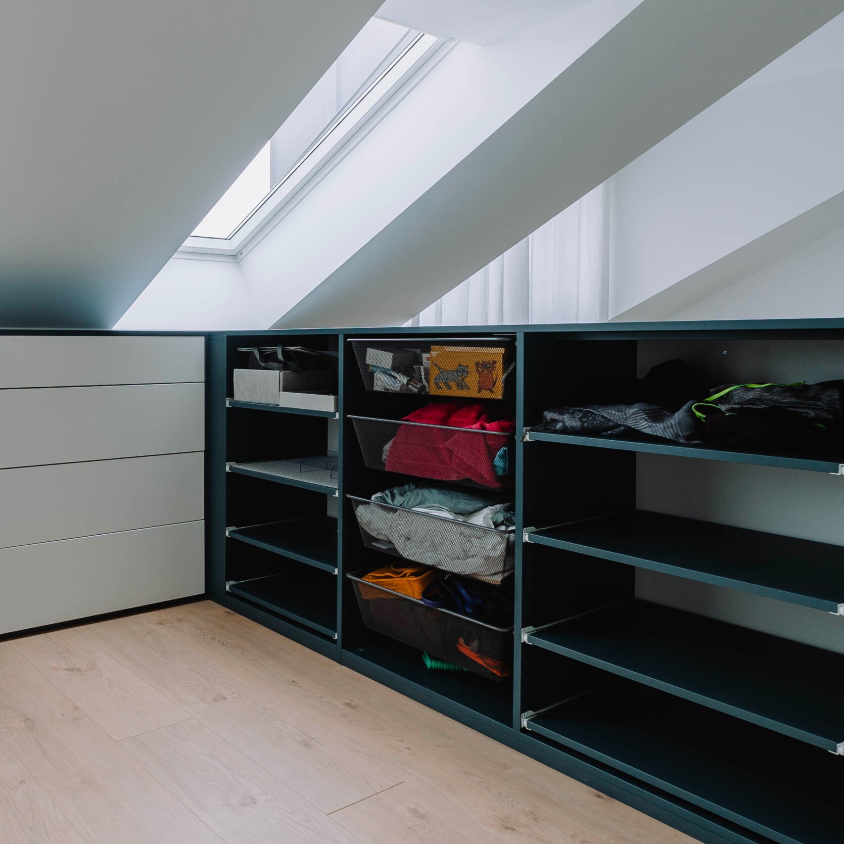 Armoires/Placards sur mesure Archives | BeHome Interiors