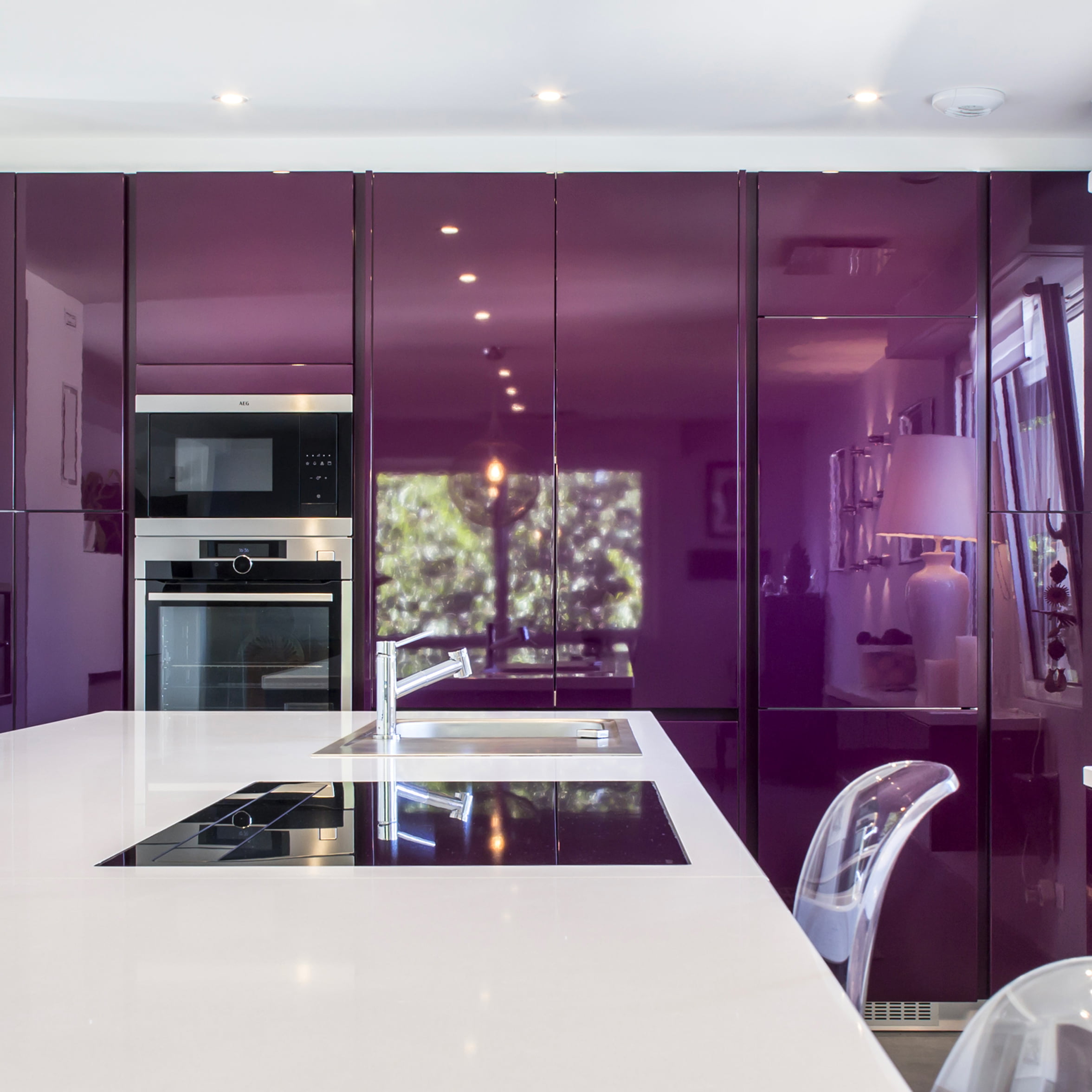 Agencement Cuisine sur mesure couleur prune