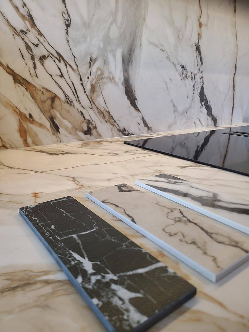 Echantillons de marbre au Showroom BeHome Interiors à Luxembourg