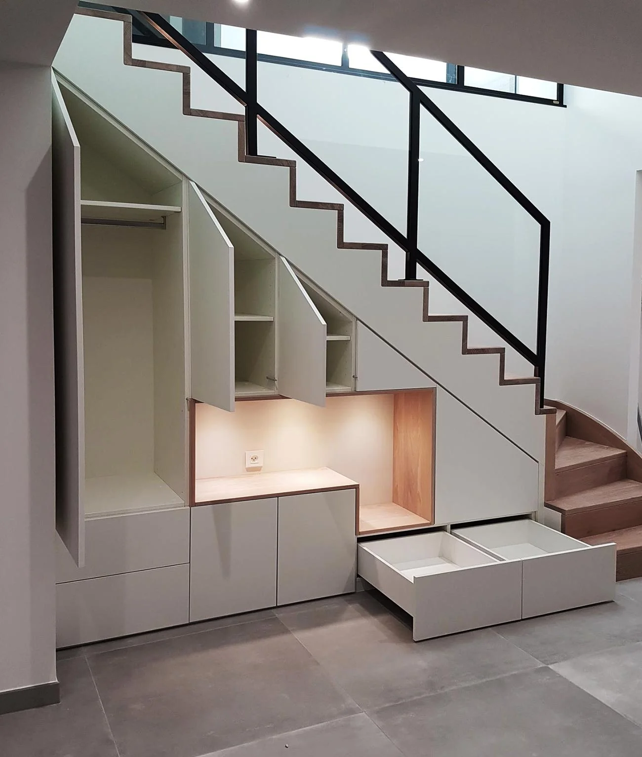 Meuble moderne rangement sous escalier  Aménagement sous escalier,  Rangement sous escalier, Decoration sous escalier