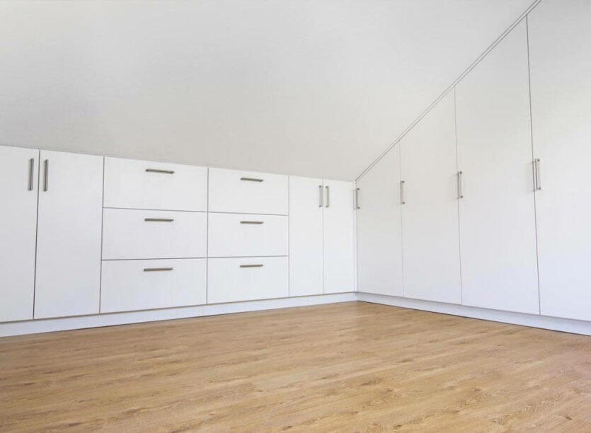 Meuble sous pente sur mesure & rangement | BeHome Interiors