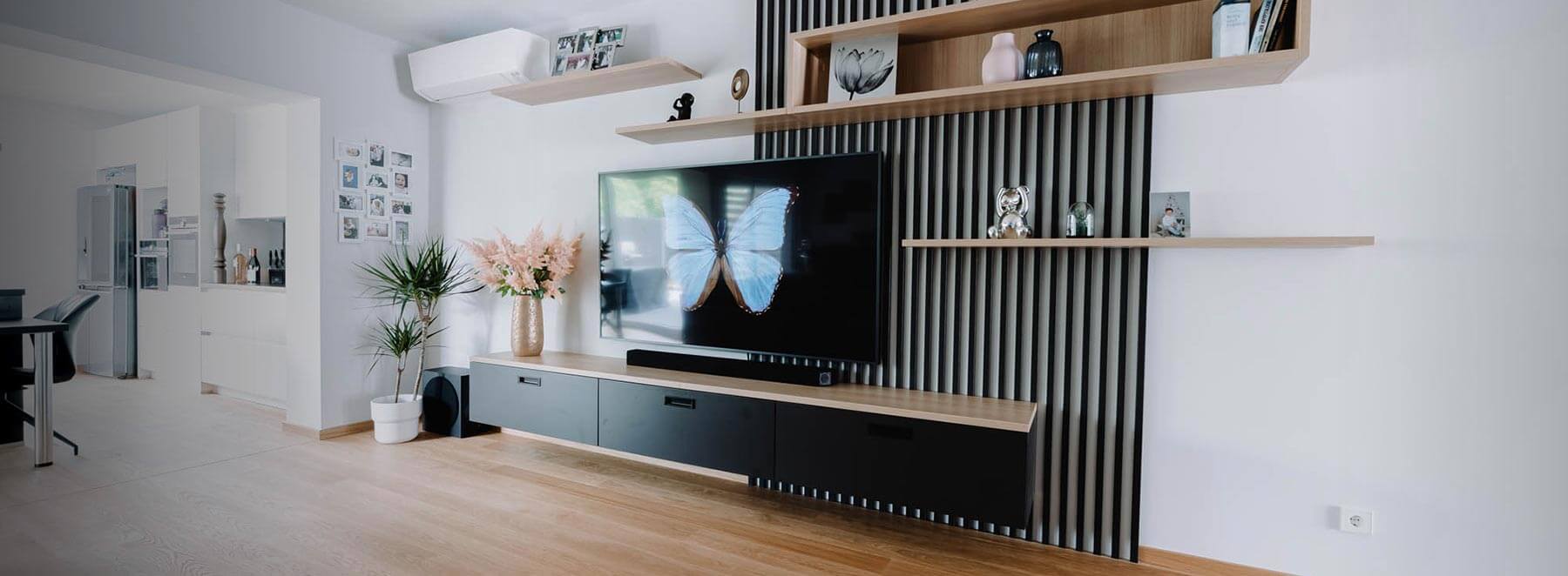 Meuble TV sur mesure noir réalisé au Luxembourg par BeHome Interiors