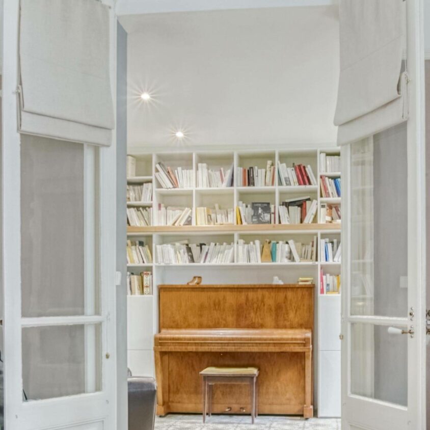 Vue d'une pièce avec Bibliothèque sur mesure réalisée à Lausanne