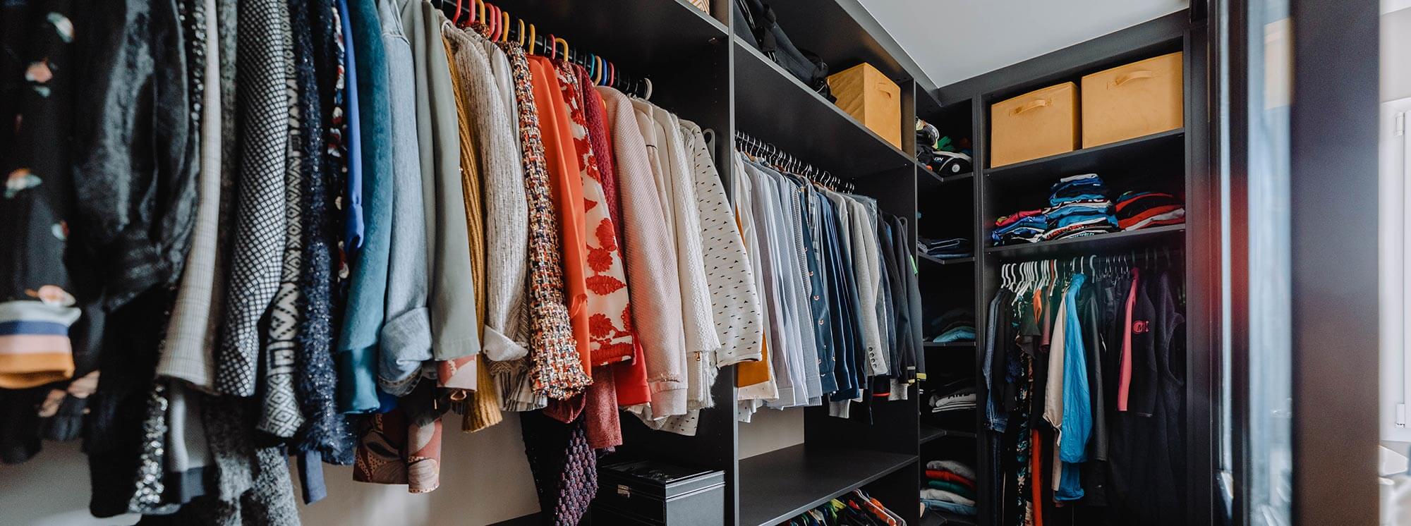 Aménagement d'un dressing verrière dans une chambre parentale d'une maison à Genève