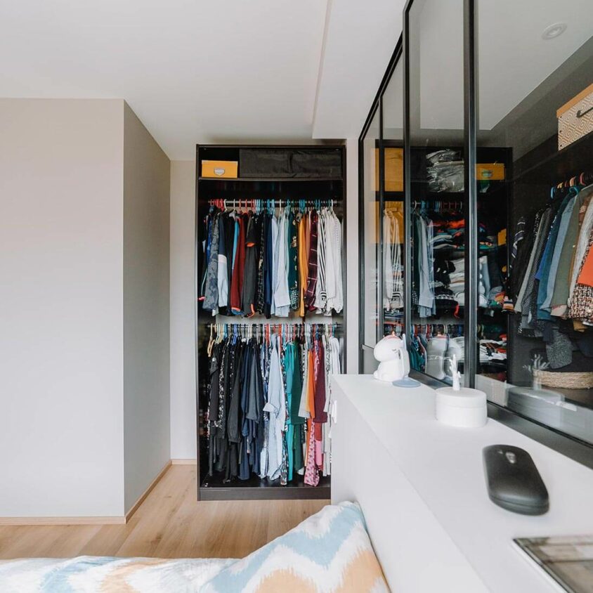 Aménagement d'un dressing verrière dans une chambre parentale d'une maison à Genève