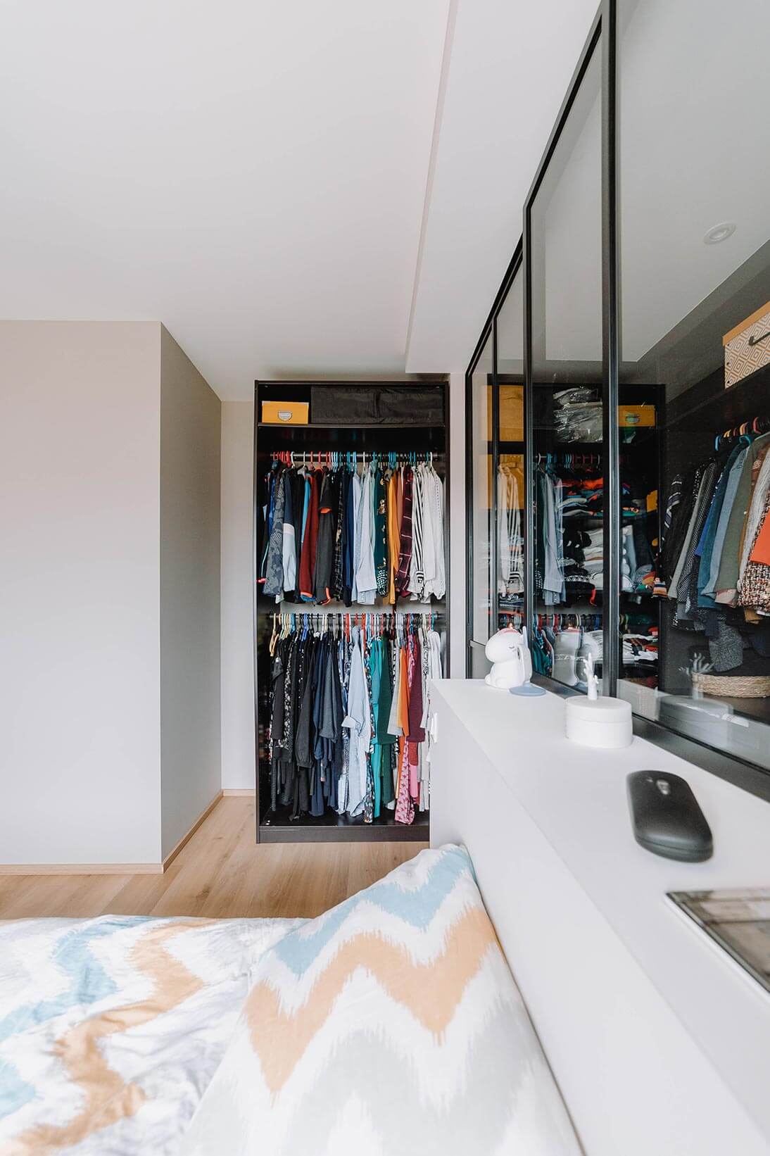 Aménagement d'un dressing verrière dans une chambre parentale d'une maison à Genève