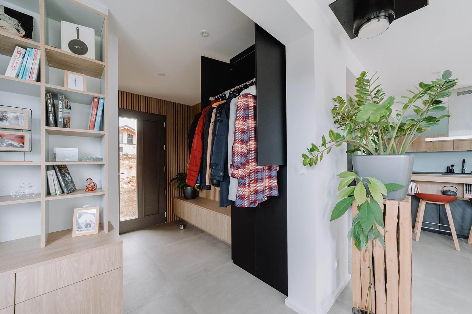 Aménagement d'une entrée de maison à Genève avec meuble sur mesure