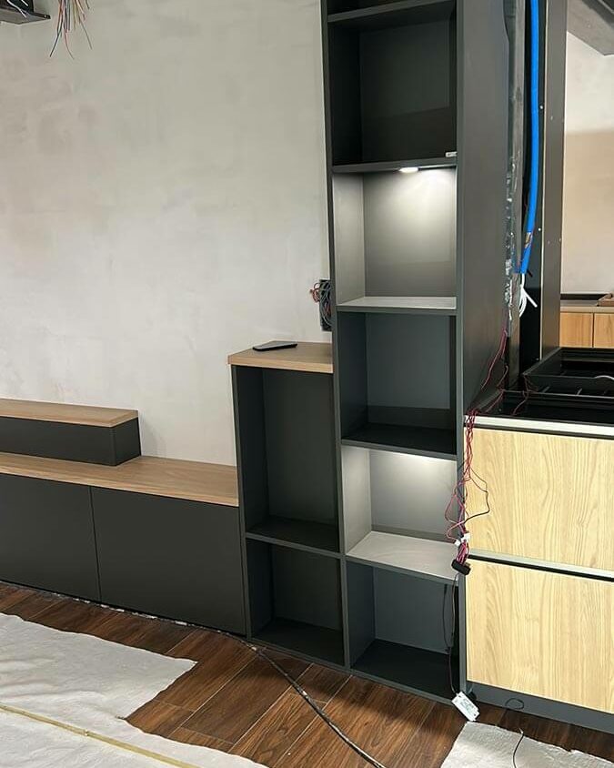 Rénovation de cuisine à Les Cullayes près de Lausanne, pose des éléments
