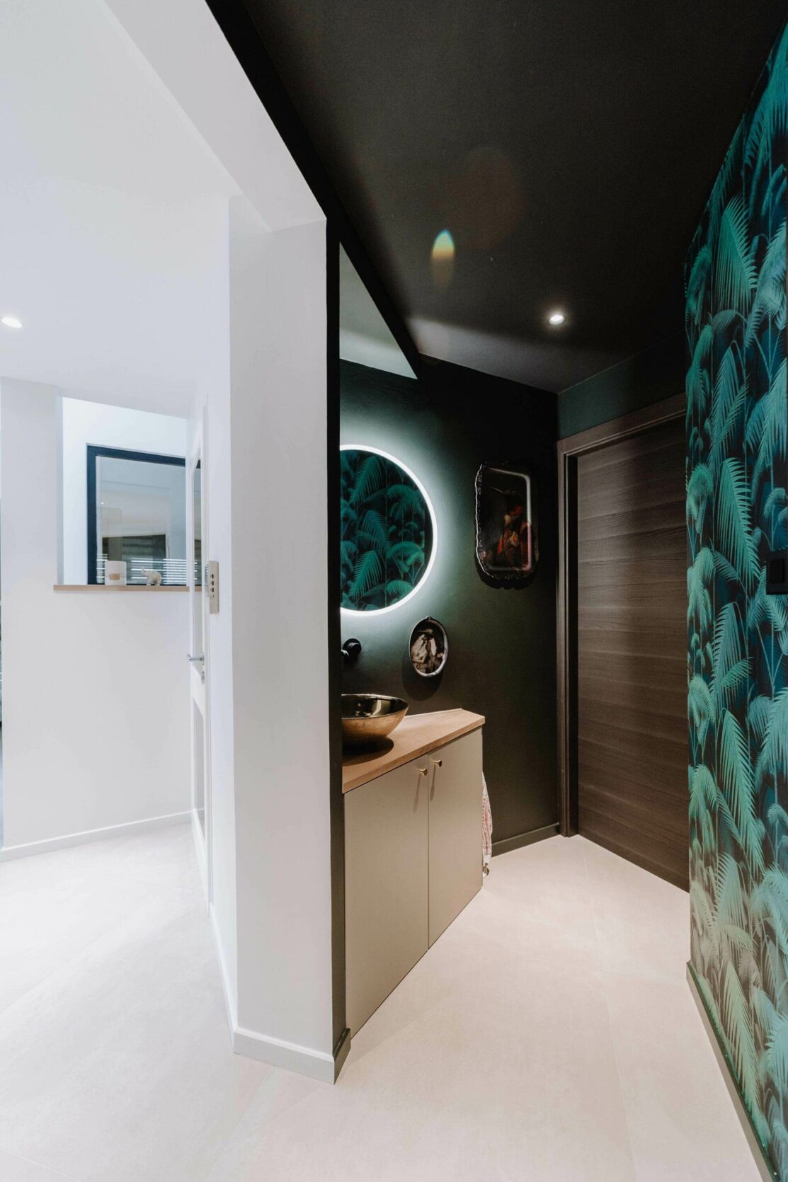 Transformer une chambre en salle de bain de manière fonctionnel et moderne.
