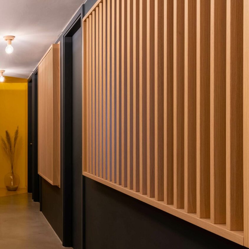 Aménagement d'une entrée d'appartement à Lausanne avec couloir