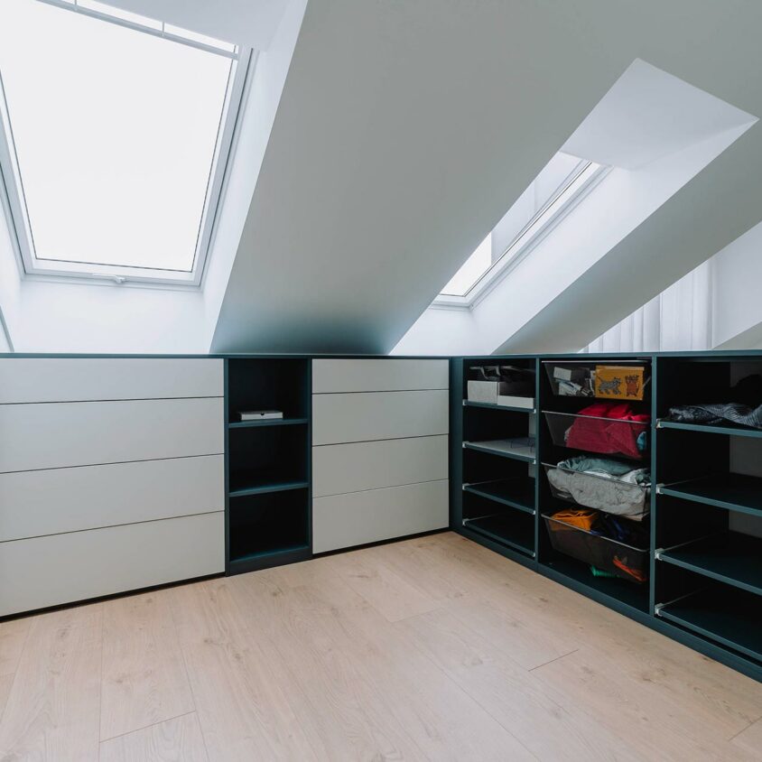amenagement meuble bas bleu fjord combles strassen luxembourg - meubles sur mesure