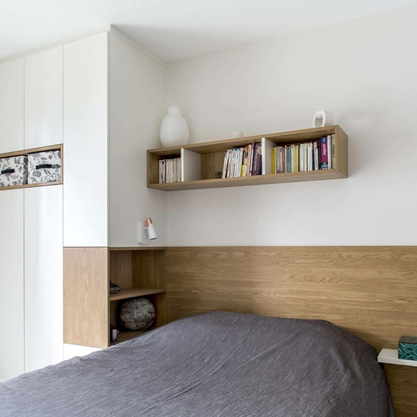 Aménagement de chambre sur mesure avec tête de lit et placards à Nyon