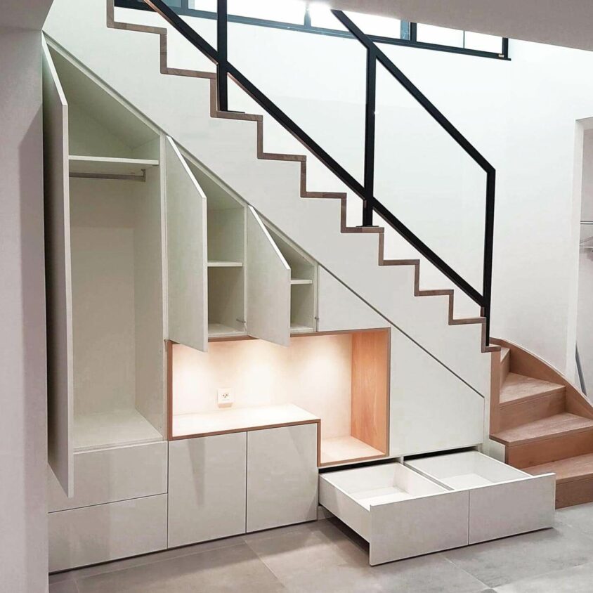Meuble sous escalier sur mesure avec placards et tiroirs à Luxembourg Belair