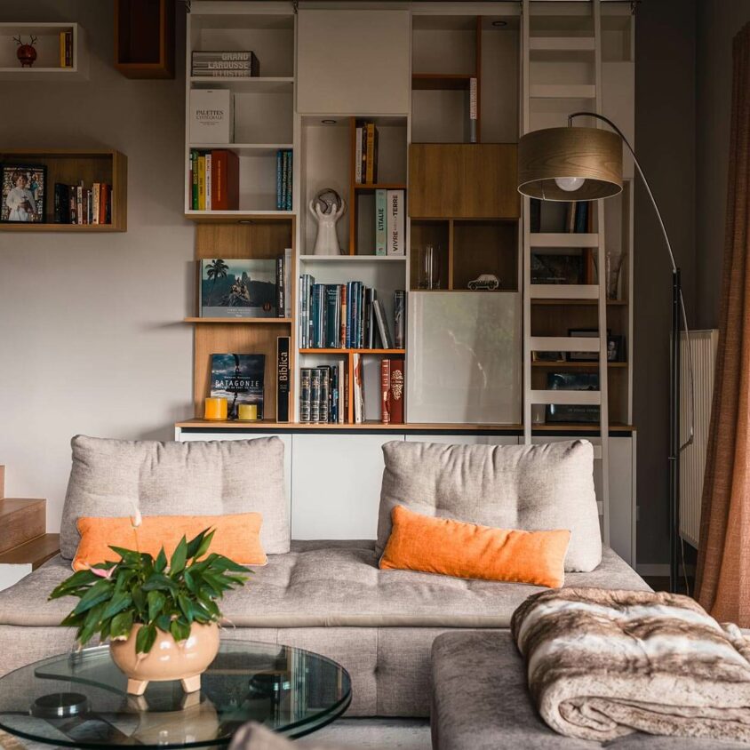 Bibliothèque sur mesure dans un salon à Hostert près Luxembourg