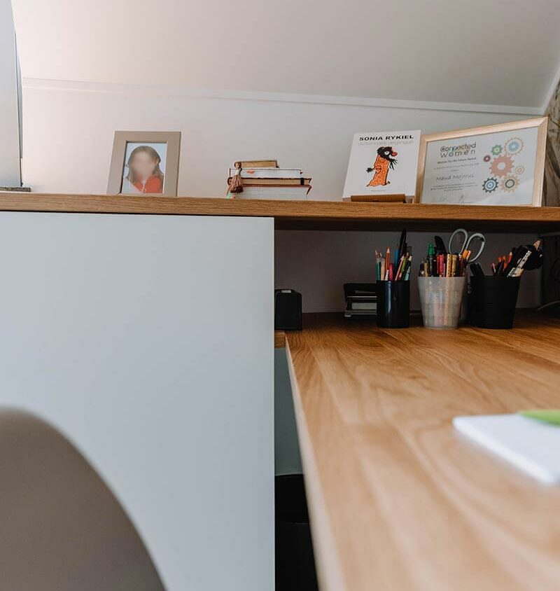 Aménagement d'une Pièce Bureau sur mesure sous combles avec rangements à Mamer au Luxembourg