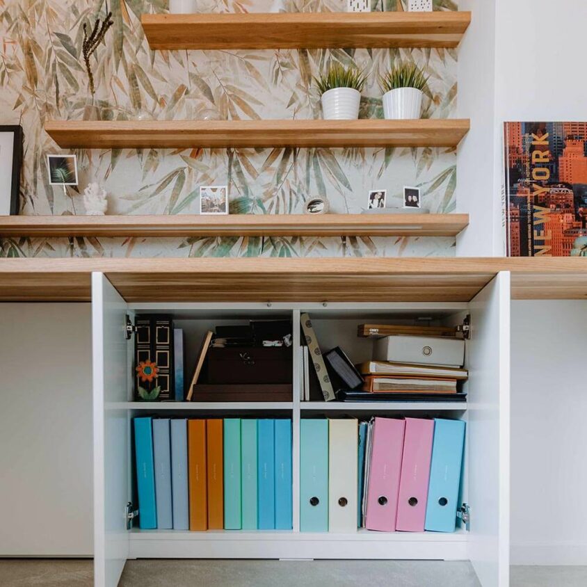 Aménagement d'une Pièce Bureau sur mesure sous combles avec rangements à Mamer au Luxembourg