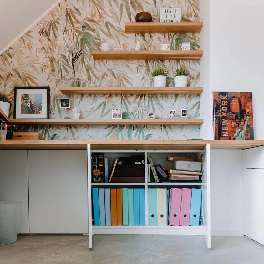 Aménagement d'une Pièce Bureau sur mesure sous combles avec rangements à Mamer au Luxembourg
