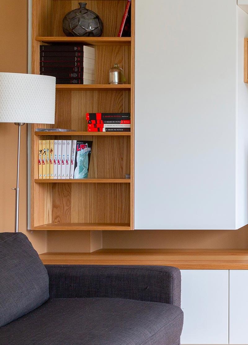 Meuble TV sur mesure bois et blanc avec blacards à Ixelles