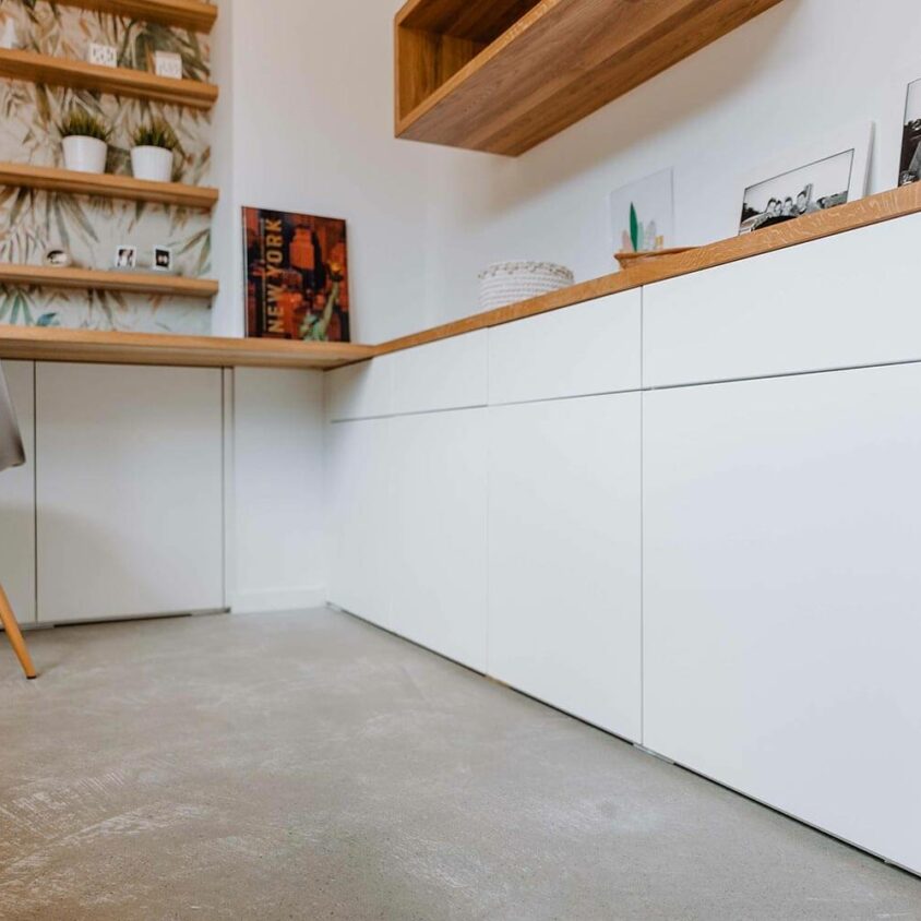 Aménagement d'une Pièce Bureau sur mesure sous combles avec rangements à Mamer au Luxembourg