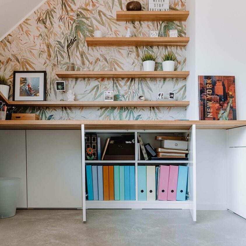 Aménagement d'une Pièce Bureau sur mesure sous combles avec rangements à Mamer au Luxembourg