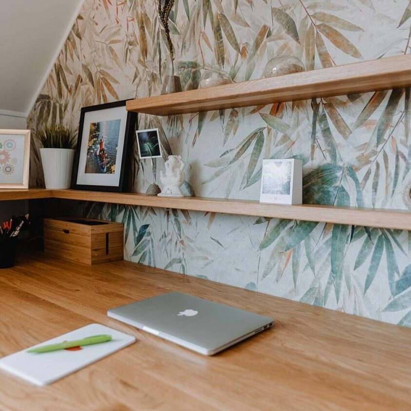 Aménagement d'une Pièce Bureau sur mesure sous combles avec rangements à Mamer au Luxembourg
