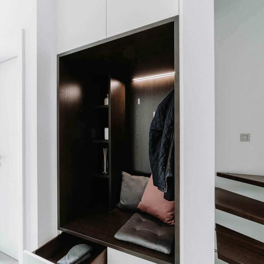 Idée d'aménagement d'entrée à Lausanne par BeHome Interiors