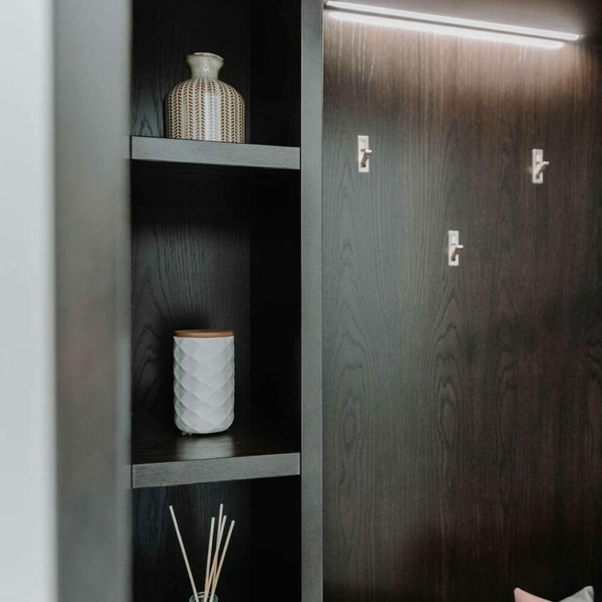 Idée d'aménagement d'entrée à Lausanne par BeHome Interiors