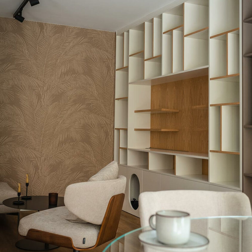 Aménagement intérieur d'un appartement neuf à Hesperange, bibliothèque avec rangements