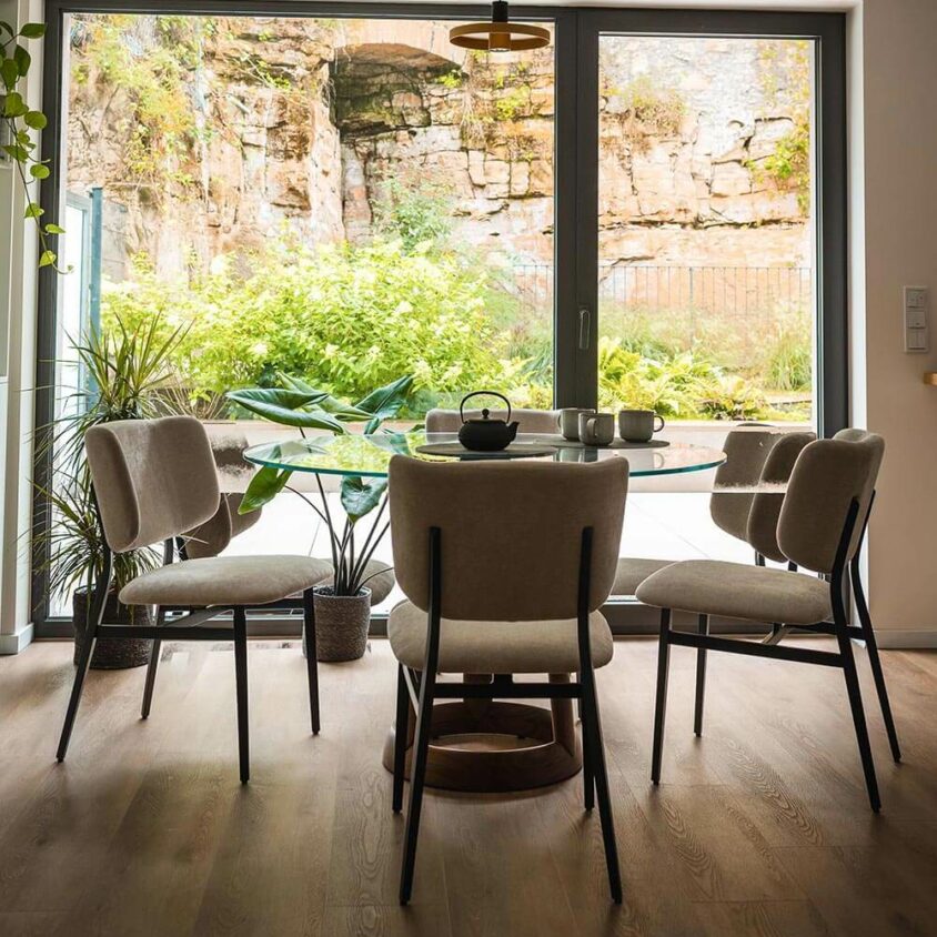 Aménagement intérieur d'un appartement neuf à Hesperange, meubles de salon sur catalogue