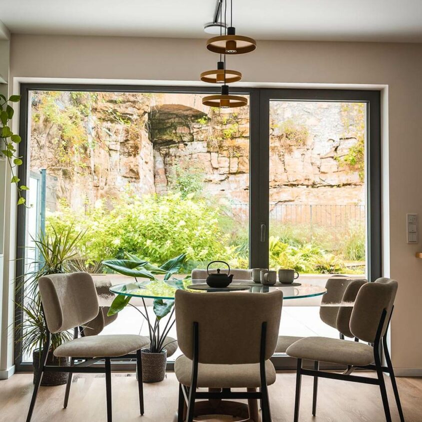 Aménagement intérieur d'un appartement neuf à Hesperange, meubles de salon sur catalogue