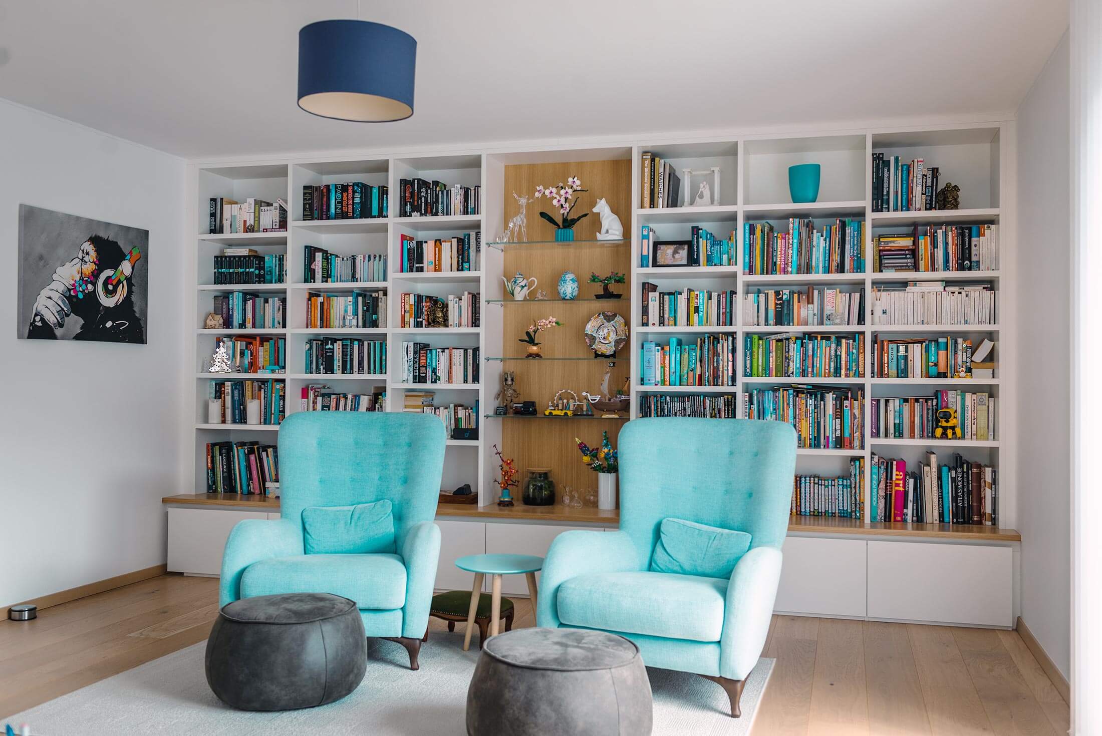 Bibliothèque sur mesure réalisée à Lintgen au Luxembourg par BeHome Interiors