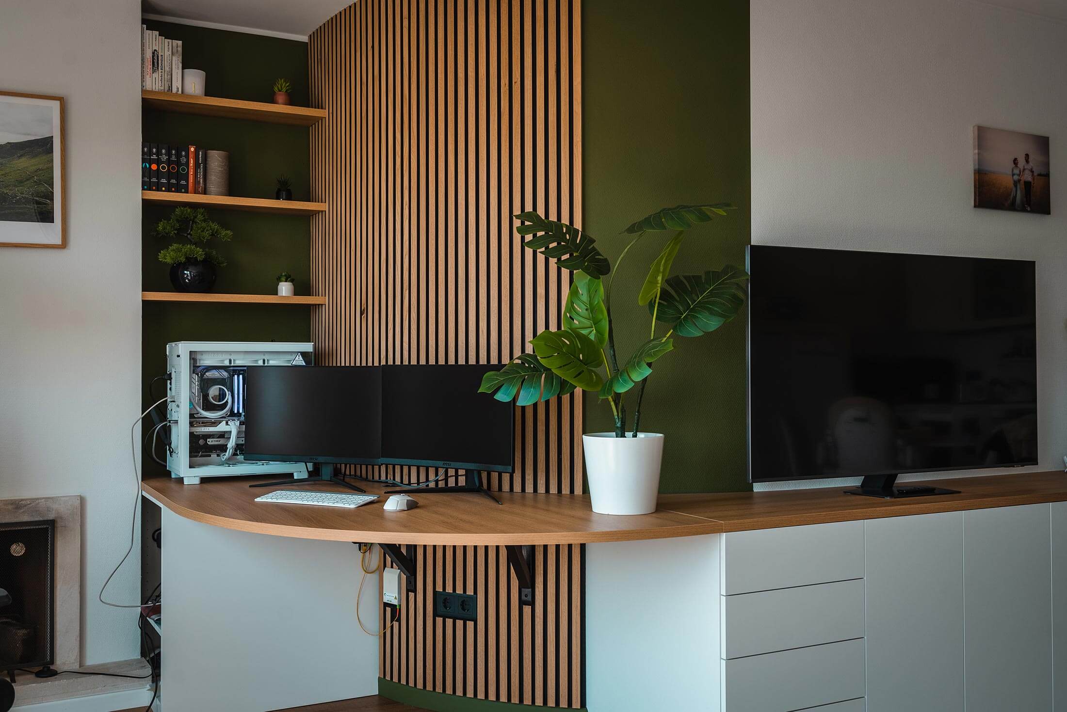 Bureau sur mesure arrondi dans un appartement à Peppange au Luxembourg