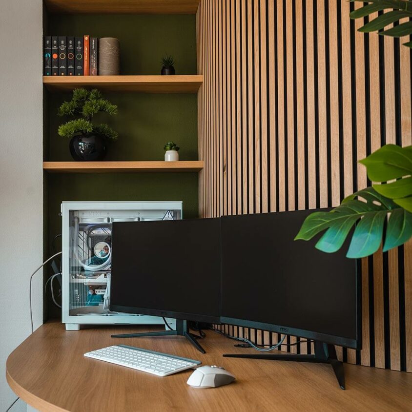 Bureau sur mesure arrondi dans un appartement à Peppange au Luxembourg