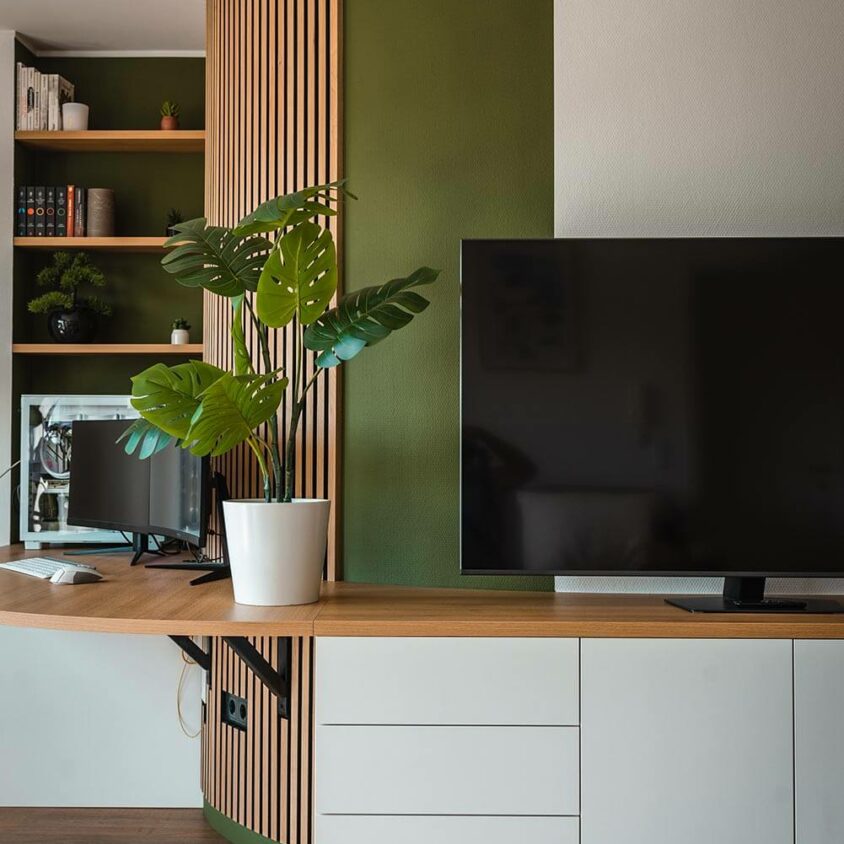 Bureau sur mesure arrondi dans un appartement à Peppange au Luxembourg