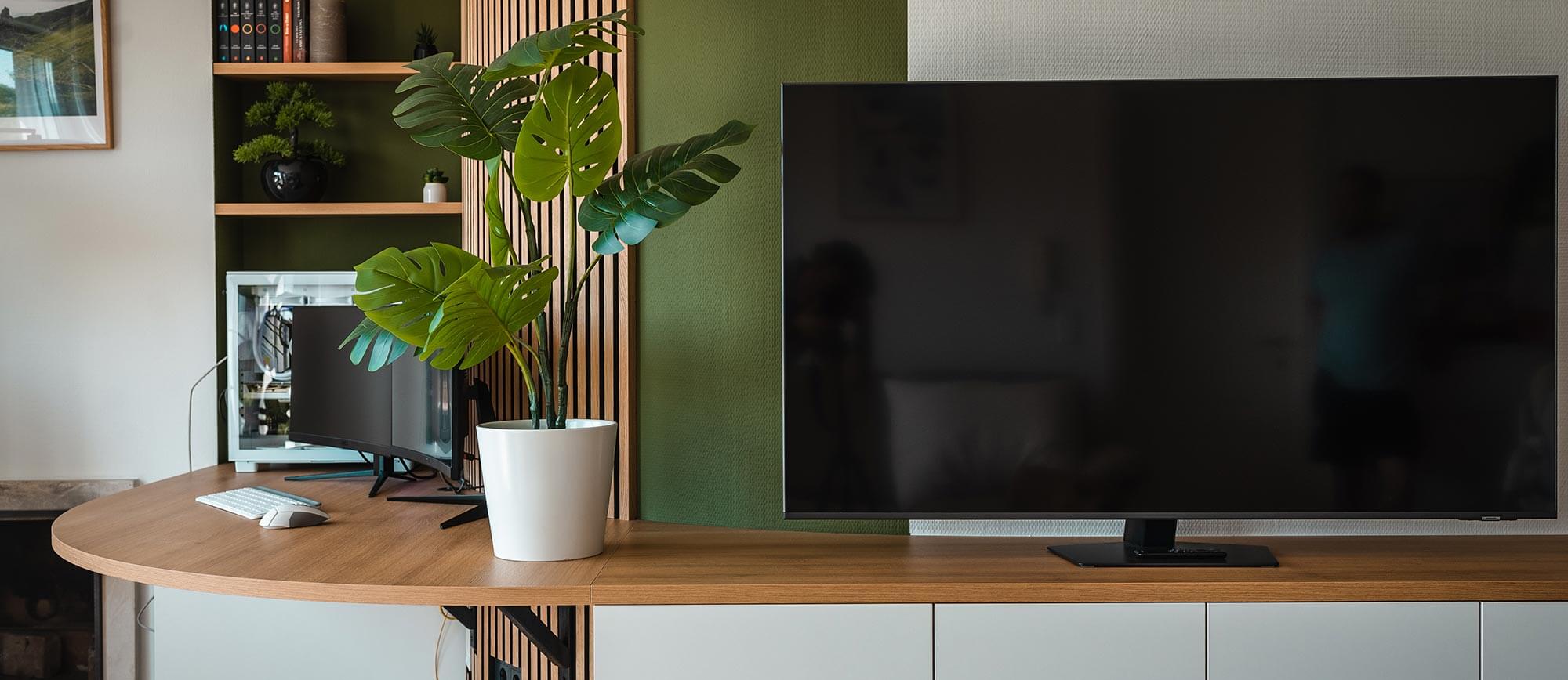 Bureau sur mesure arrondi dans un appartement à Peppange au Luxembourg