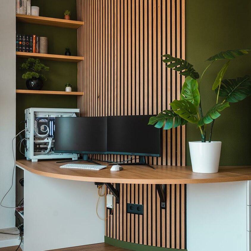 Bureau sur mesure arrondi dans un appartement à Peppange au Luxembourg