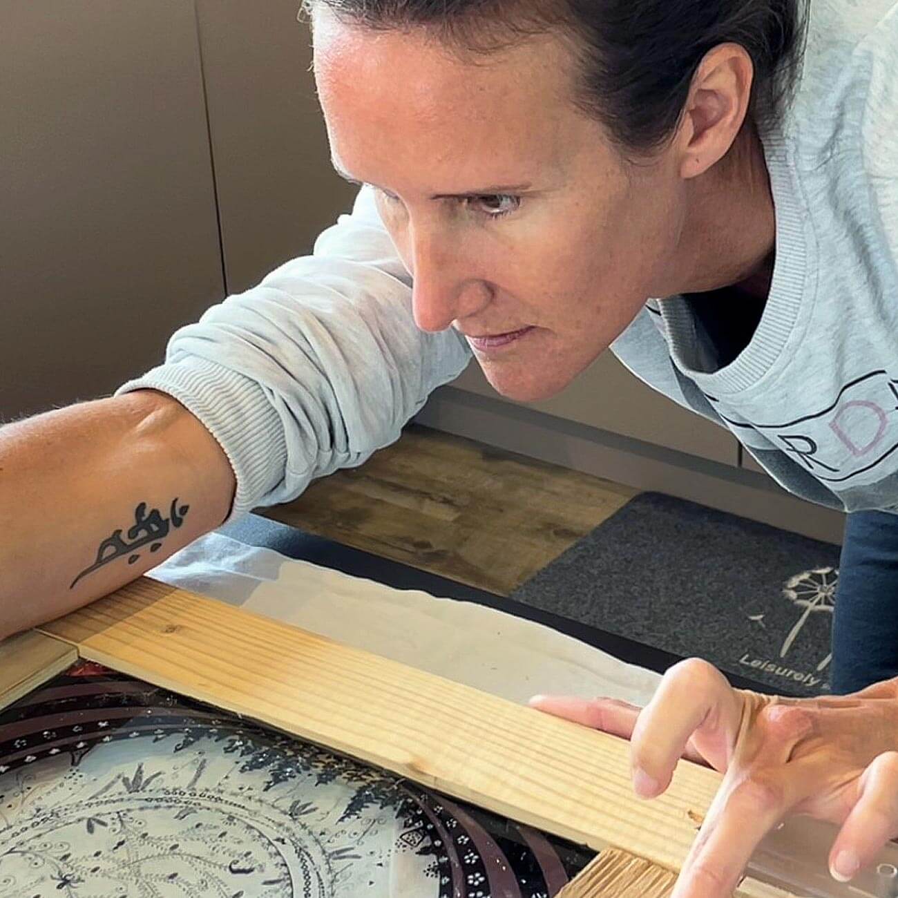 Un regard, un geste : la passion de l’artisanat suisse signé Sweet Rock.