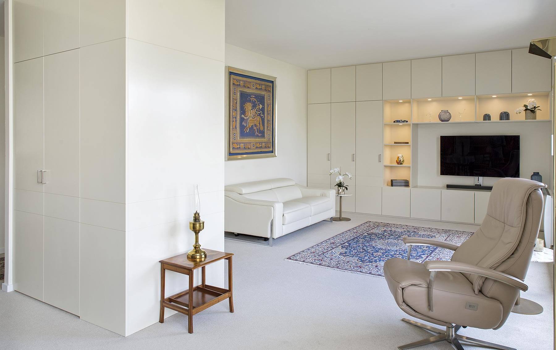 Aménagement global d'appartement à Genève avec meuble TV blanch