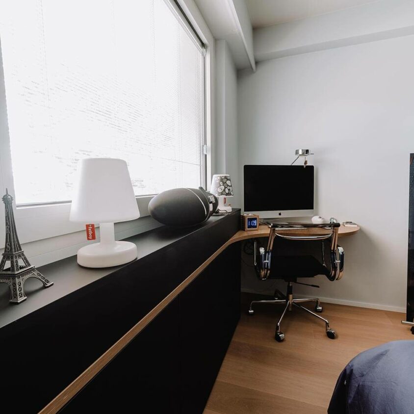 Meuble Bureau sur mesure avec arrondi réalisé à Bruxelles