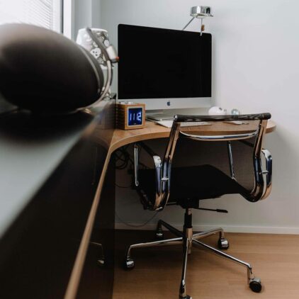 Meuble Bureau sur mesure avec arrondi réalisé à Bruxelles