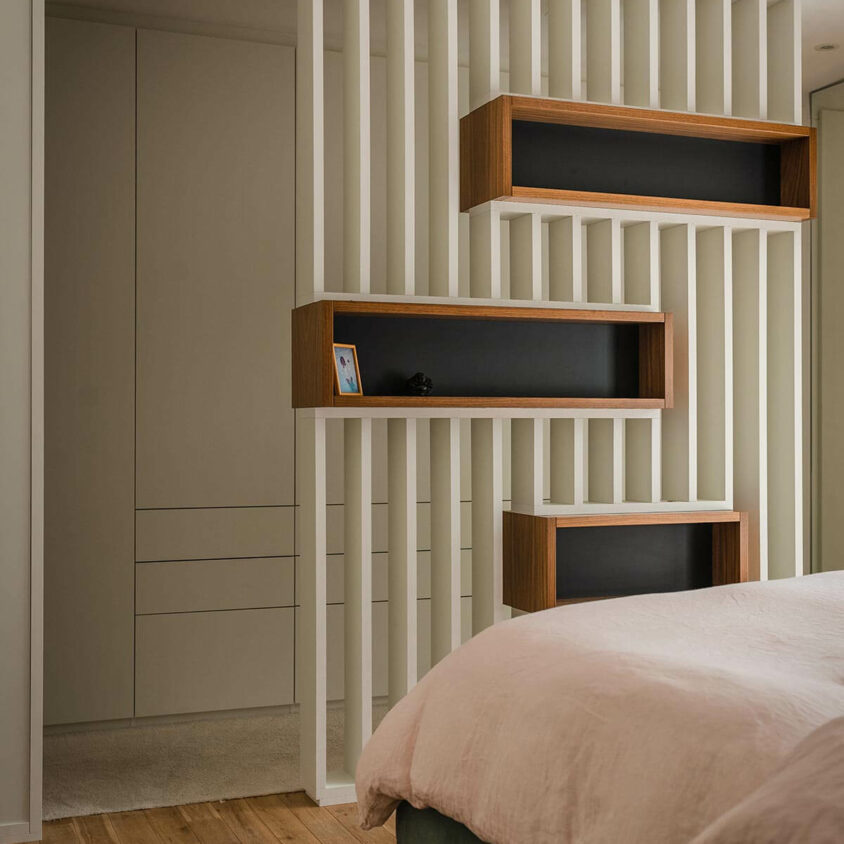 Aménagement de chambre à Lenningen avec claustra et niches