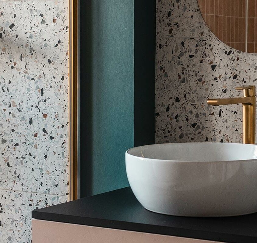 Aménagement de salle de bain à Lenningen avec douche italienne