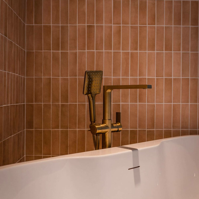 Aménagement de salle de bain à Lenningen vue baignoire détail pommeau