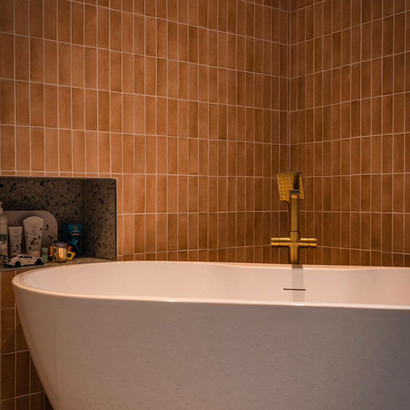 Aménagement de salle de bain à Lenningen vue baignoire et carrelage