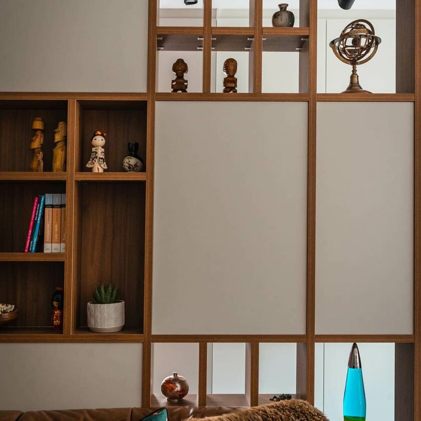 Aménagement d'intérieur d'une bibliothèque dans un salon à Beggen dans un style zen japonais