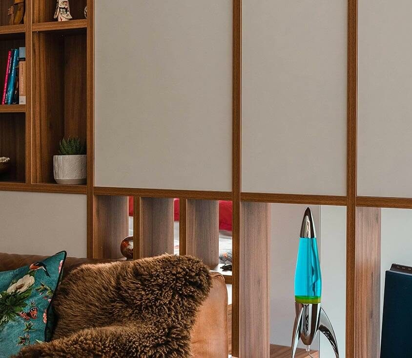 Aménagement d'intérieur d'une bibliothèque dans un salon à Beggen dans un style zen japonais