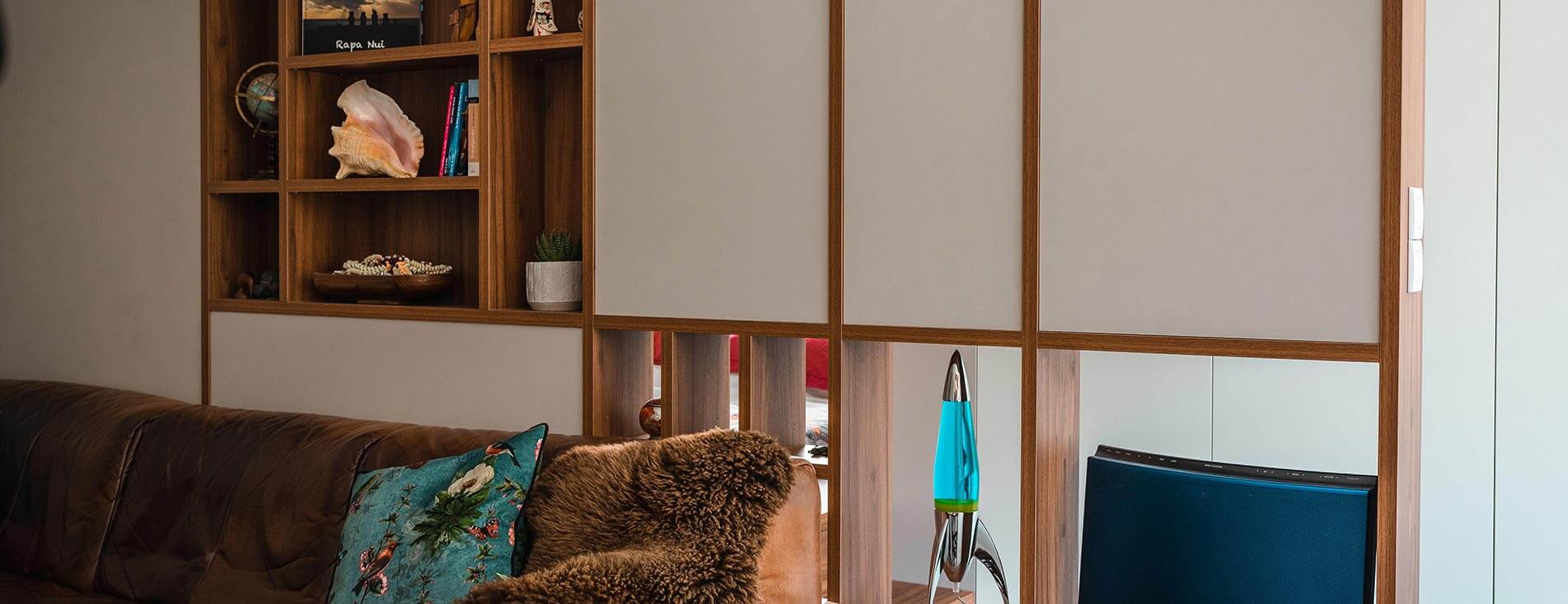 Aménagement d'intérieur d'une bibliothèque dans un salon à Beggen dans un style zen japonais