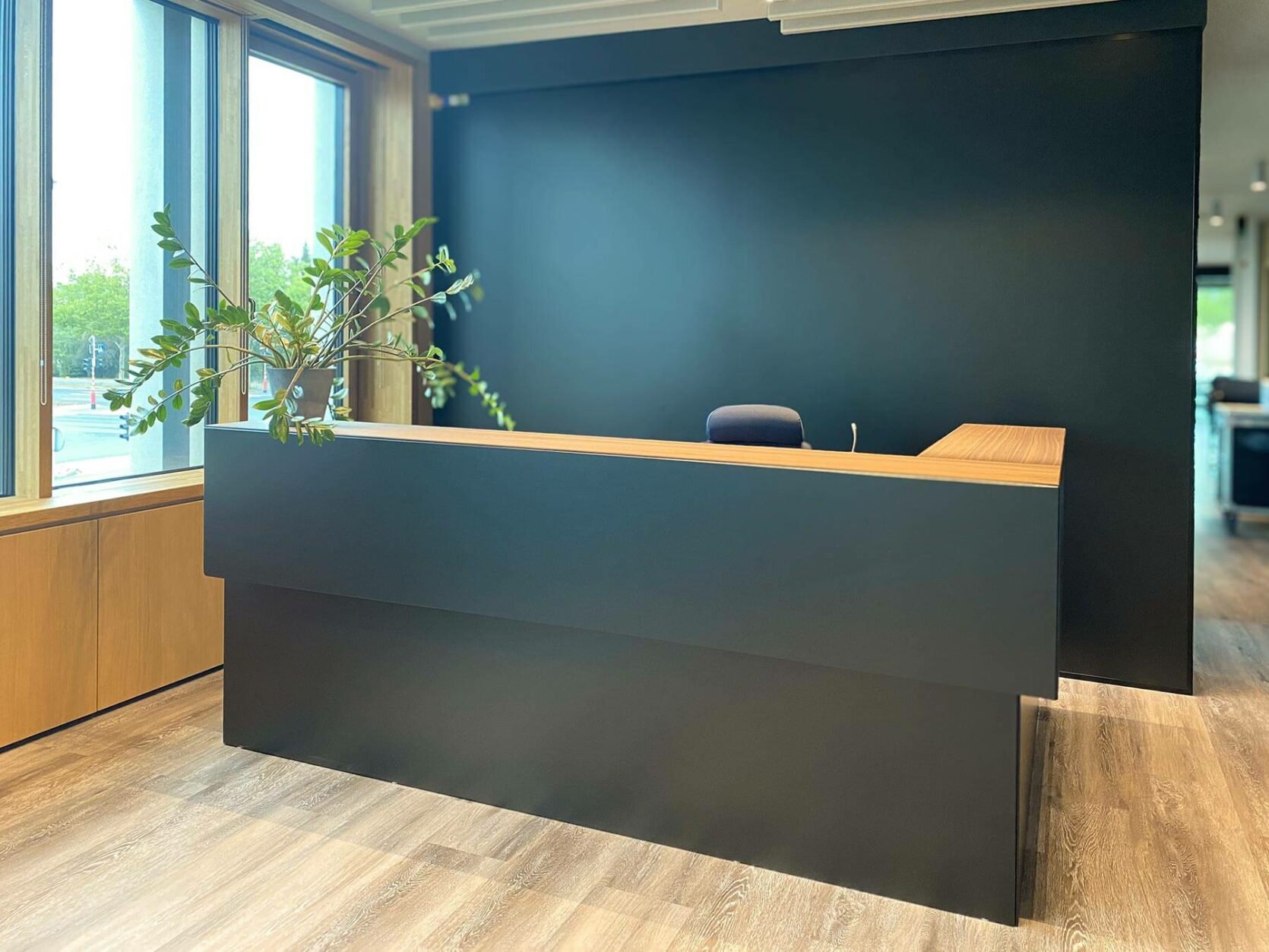 Agencement de bureaux d'entreprise à Luxembourg et Création de meuble d'accueil sur mesure