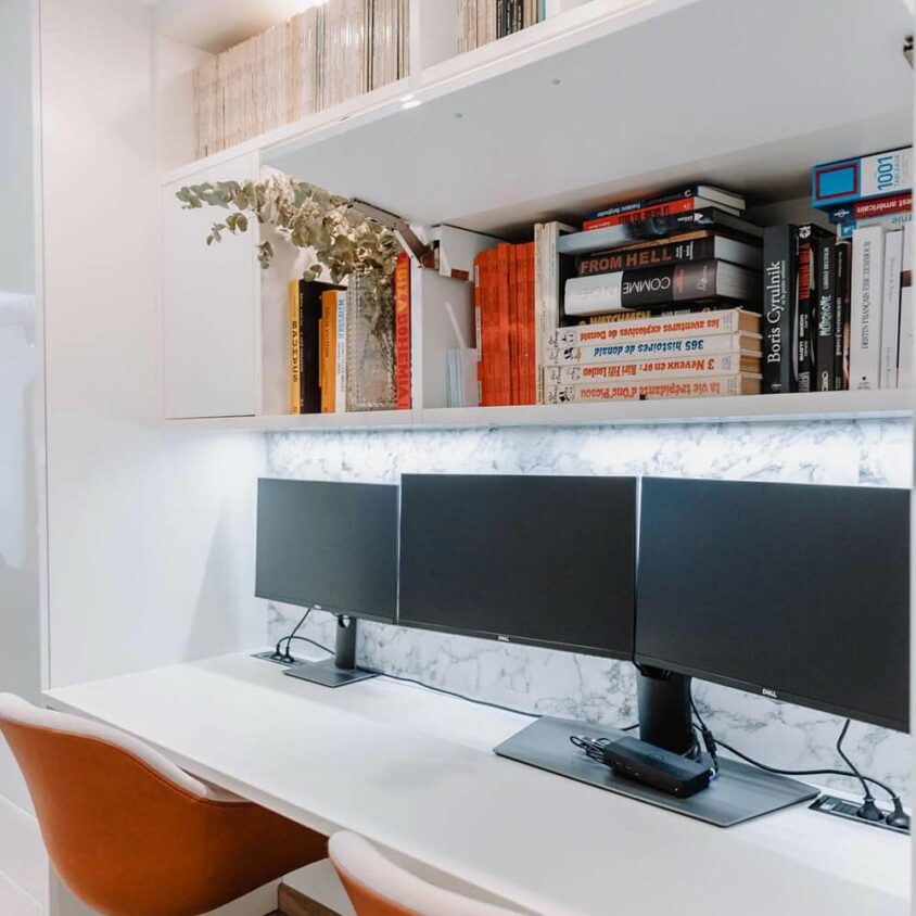 Bureau blanc sur mesure dans un appartement à Genève