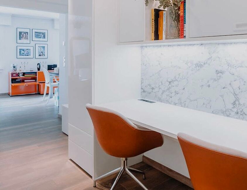 Bureau blanc sur mesure dans un appartement à Genève